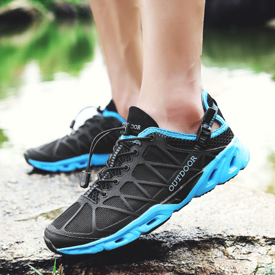 Αθλητικά παπούτσια για άνδρες και γυναίκες σε διάφορα χρώματα