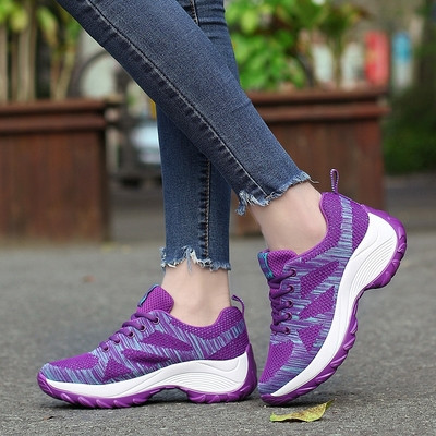 Удобни дамски спортни обувки подходящи за планина в четири цвята