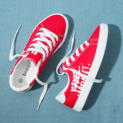 Γυναικεία αθλητικά παπούτσια σε τρία χρώματα με επιγραφή