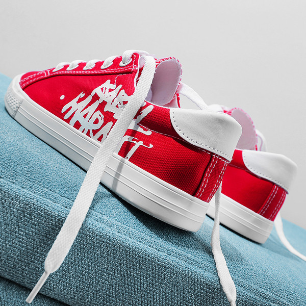 Γυναικεία αθλητικά παπούτσια σε τρία χρώματα με επιγραφή