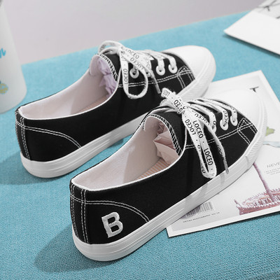 Γυναικεία αθλητικά πάνινα παπούτσια σε τρία χρώματα και επιγραφή 