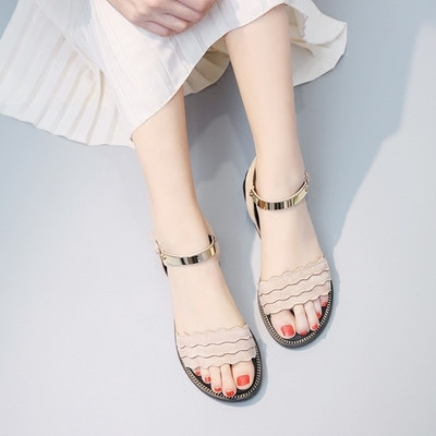 Γυναικεία μοντέρνα σανδάλια σε μαύρο και κρέμ χρώμα