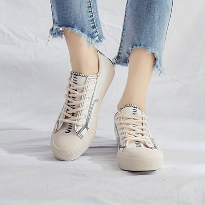 Καλοκαιρινά γυναικέια πάνινα παπούτσια σε επίπεδη σόλα με πολύχρωμα μοτίβα