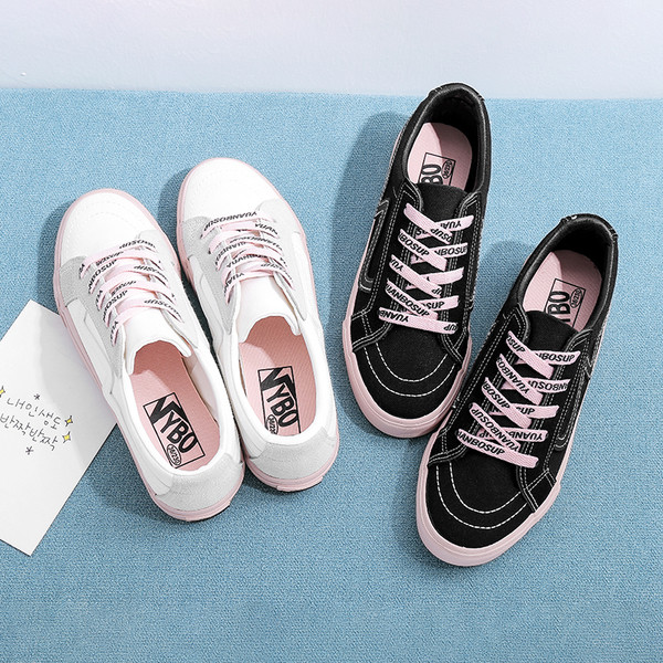 Γυναικεία αθλητικά παπούτσια σε δύο χρώματα