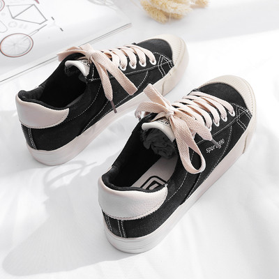 Дамски ежедневни кецове на равна подметка в три цвята