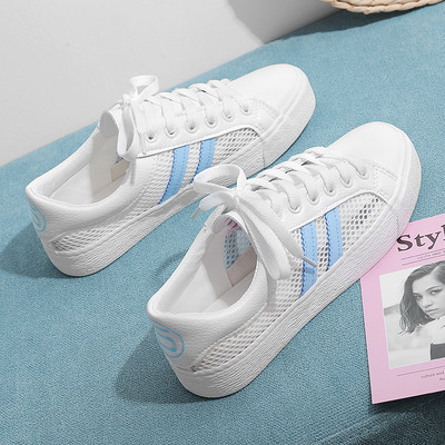 Ανδρικά πάνινα παπούτσια σε λευκό χρώμα με έγχρωμες λωρίδες