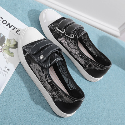 Ανδρικά πάνινα παπούτσια σε μαύρο και άσπρο με στοιχεία από οικολογικό δέρμα