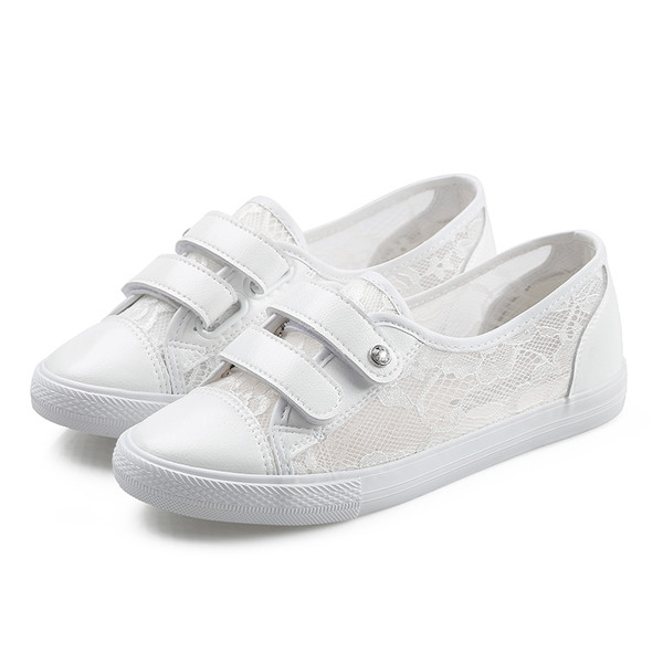 Ανδρικά πάνινα παπούτσια σε μαύρο και άσπρο με στοιχεία από οικολογικό δέρμα