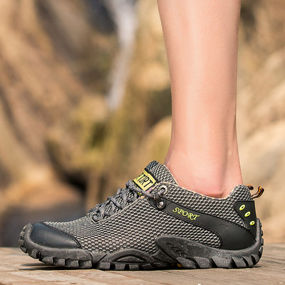 Καλοκαιρινά ανδρικά υποδήματα σε διάφορα χρώματα