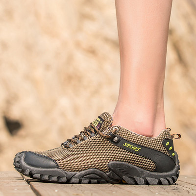 Καλοκαιρινά ανδρικά υποδήματα σε διάφορα χρώματα