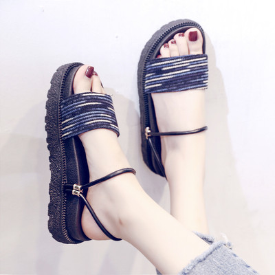 Γυναικεία σανδάλια με εθνοτικά μοτίβα σε διαφορετικά χρώματα