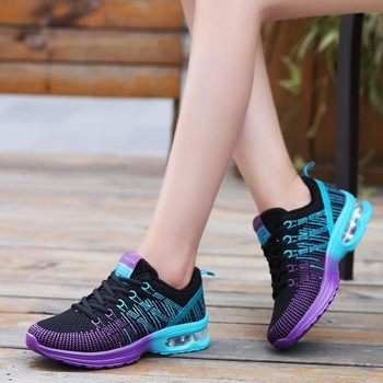 Γυναικεία αθλητικά παπούτσια σε τρία χρώματα 