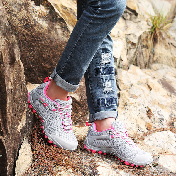 Удобни спортни обувки в няколко цвята подходящи за жени и мъже