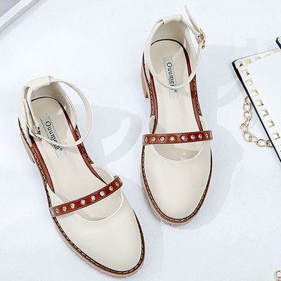 Γυναικεία μοντέρνα σανδάλιαμε χαμιλό τακούνι σε δύο χρώματα