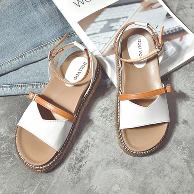 Γυναικεία άνετα σανδάλια με χαμηλή και επίπεδη σόλα σε δύο χρώματα