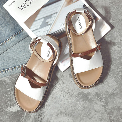 Γυναικεία άνετα σανδάλια με χαμηλή και επίπεδη σόλα σε δύο χρώματα