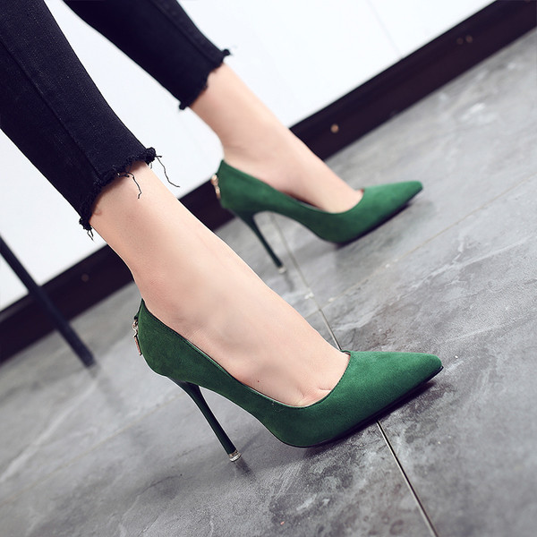 Κομψά γυναικεία παπούτσια με ψηλά τακούνια σε διάφορα χρώματα