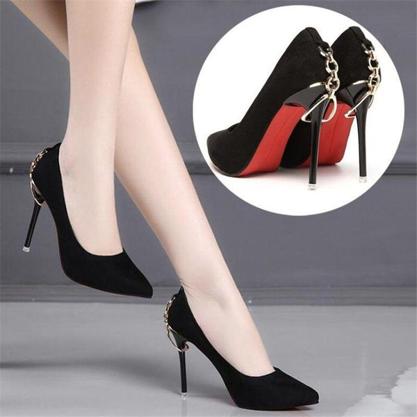 Κομψά γυναικεία παπούτσια με μεταλλικό στοιχείο στο τακούνι