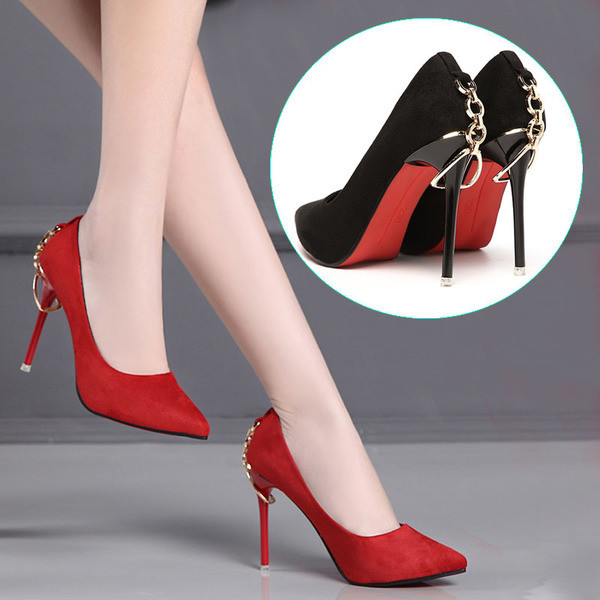 Κομψά γυναικεία παπούτσια με μεταλλικό στοιχείο στο τακούνι