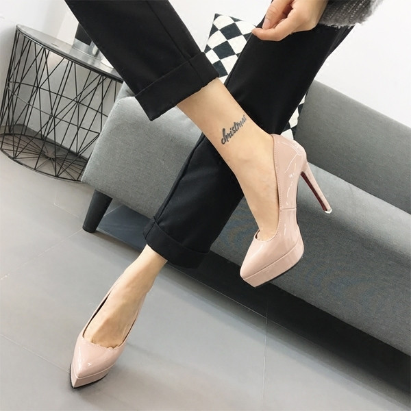 Γυναικεία παπούτσια με ψηλό τακούνι σε διάφορα χρώματα