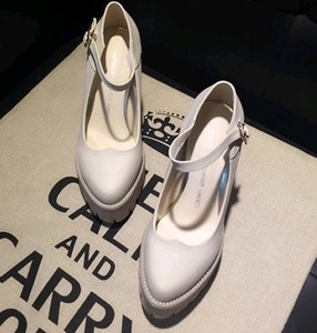 Γυναικεία παπούτσια με παχύ τακούνι