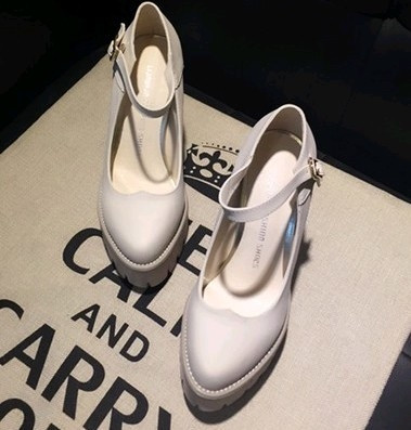 Γυναικεία παπούτσια με παχύ τακούνι