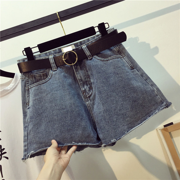 Γυναικεία σορτς σε μαύρο και denim χρώμα