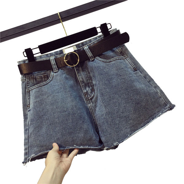 Γυναικεία σορτς σε μαύρο και denim χρώμα