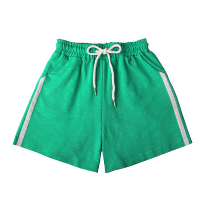 Γυναικεία αθλητικά σορτς σε διάφορα χρώματα