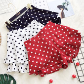 Σύντομα παντελόνια γυναικεία παντελόνια της μόδας με μαύρες, λευκές και κόκκινες κουκίδες