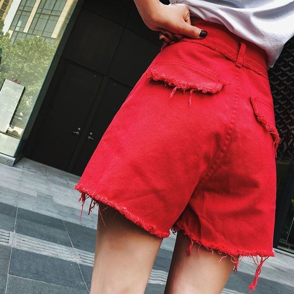 Модерни къси дамски дънки в червен, черен и бял цвят