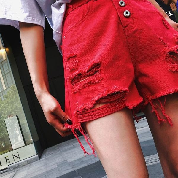 Модерни къси дамски дънки в червен, черен и бял цвят