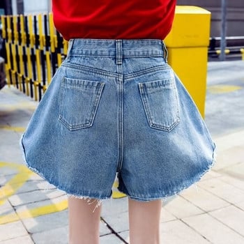 Γυναικεία μοντέρνα short jeans με επυγραφή