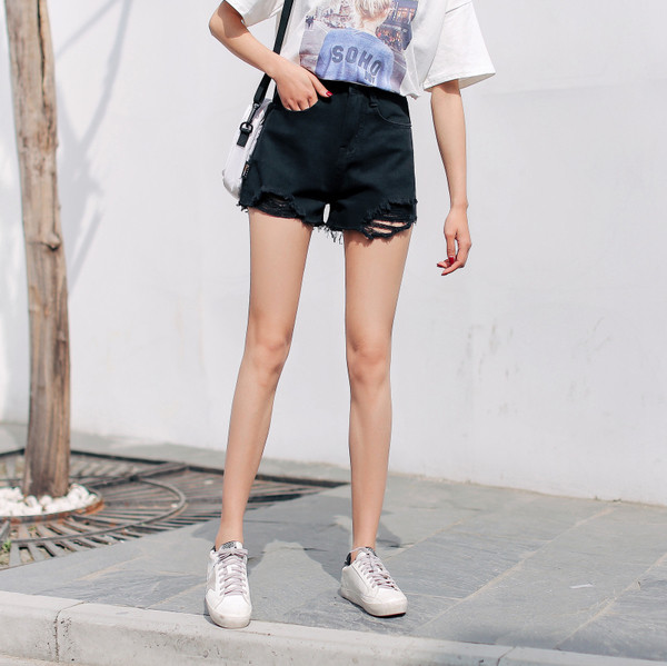 Къси дамски дънки в четири цвята - два модела накъсан и изчистен