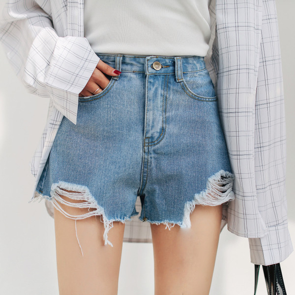 Къси дамски дънки в четири цвята - два модела накъсан и изчистен