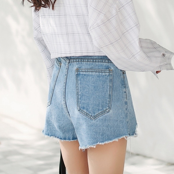 Къси дамски дънки в четири цвята - два модела накъсан и изчистен