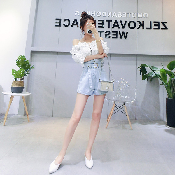 Γυναικεία σύντομα τζιν με υψηλή μέση και ζώνη