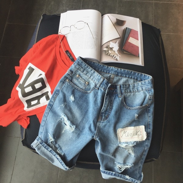 Мъжки ефектни къси дънки с надпис 