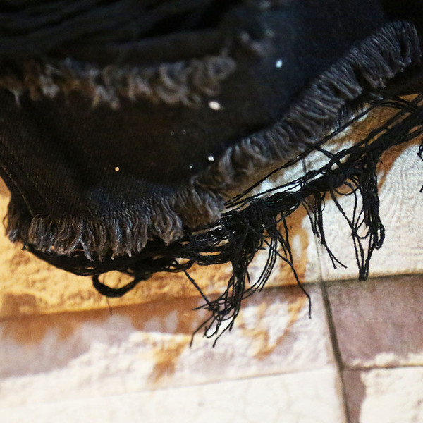 Τζιν ανδρικά σε μαύρο χρώμα με τρουκς