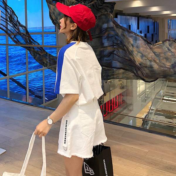 Γυναικεία αθλητικά σορτς με επιγραφή