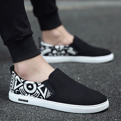 Mocasini barbatesti cu talpa plata si aplicatie