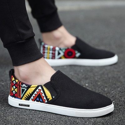 Mocasini barbatesti cu talpa plata si aplicatie