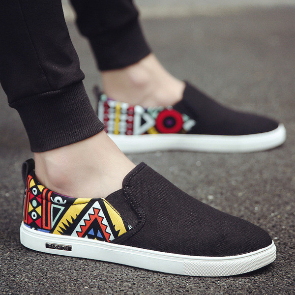 Mocasini barbatesti cu talpa plata si aplicatie