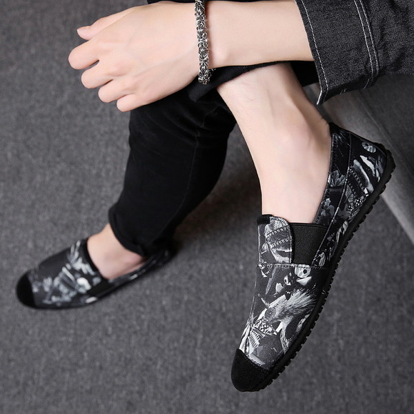 Μοντέρνα ανδρικά μοκασίνια σε διαφορετικά μοτίβα και χρώματα