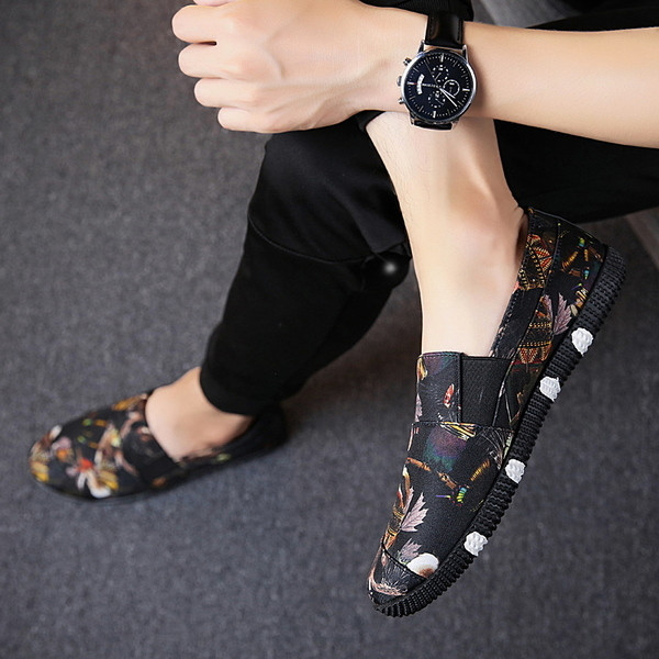 Μοντέρνα ανδρικά μοκασίνια σε διαφορετικά μοτίβα και χρώματα