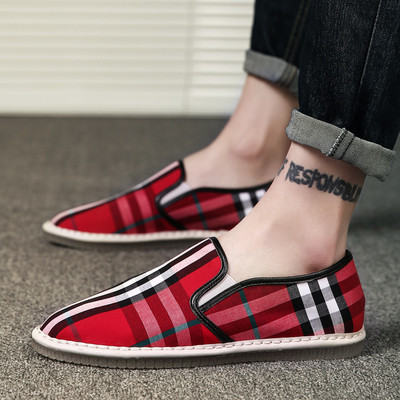 Μαλακά και  άνετα ανδρικά μοκασίνια σε μαύρο, κόκκινο και λευκό χρώμα