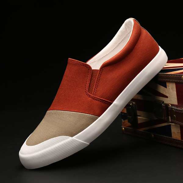 Κομψά ανδρικά μοκασίνια σε ρέοντα χρώματα με επίπεδη σόλα