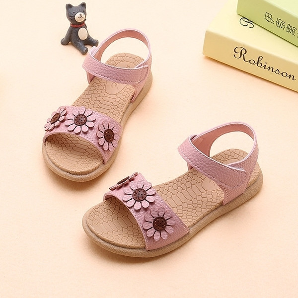 Παιδικά σανδάλια για κορίτσια με floral σχέδια σε λευκό και ροζ χρώμα
