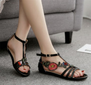 Sandale de dama din piele ecologica cu broderie - auriu si negru