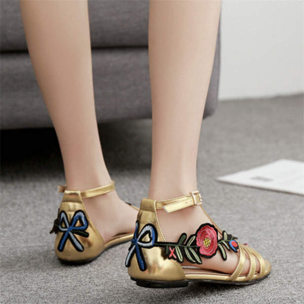 Sandale de dama din piele ecologica cu broderie - auriu si negru